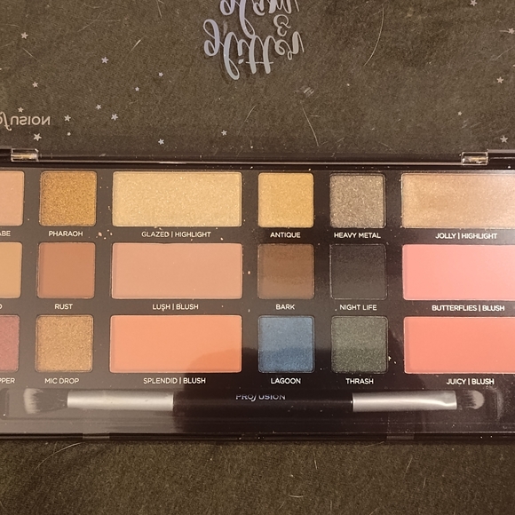 Bundle Of 5 Eyeshadow Palettes - Picture 5 of 10